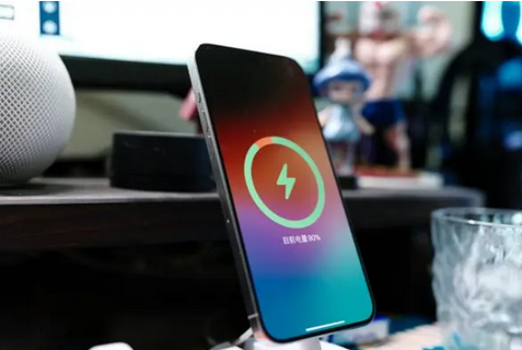 什运乡苹果15换屏服务分享用什么充电器给iPhone15充电更好 